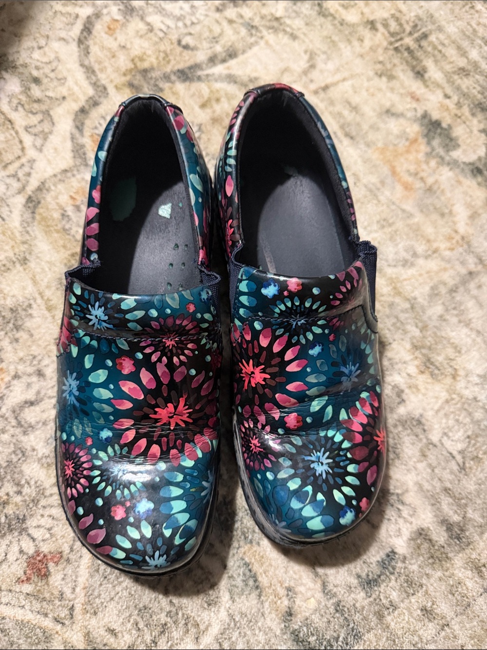 Klogs size 6